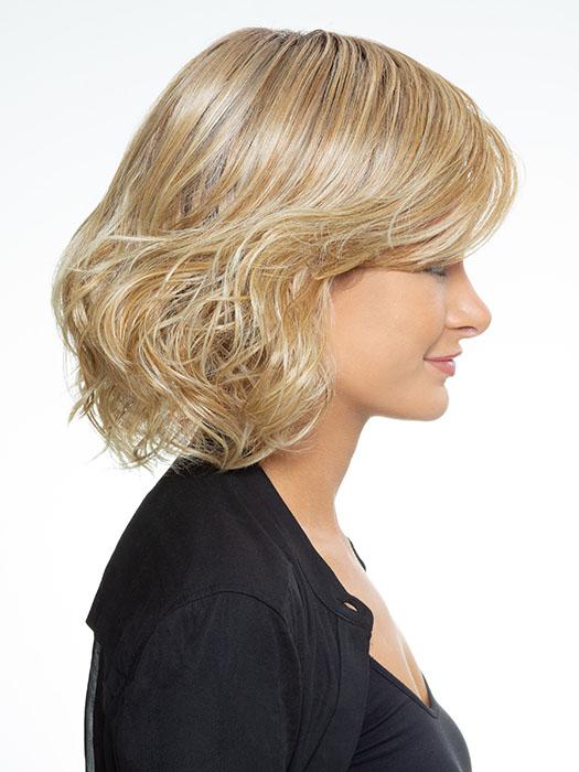  A natural layered texture at the ends gives this style a popular "lived-in" look